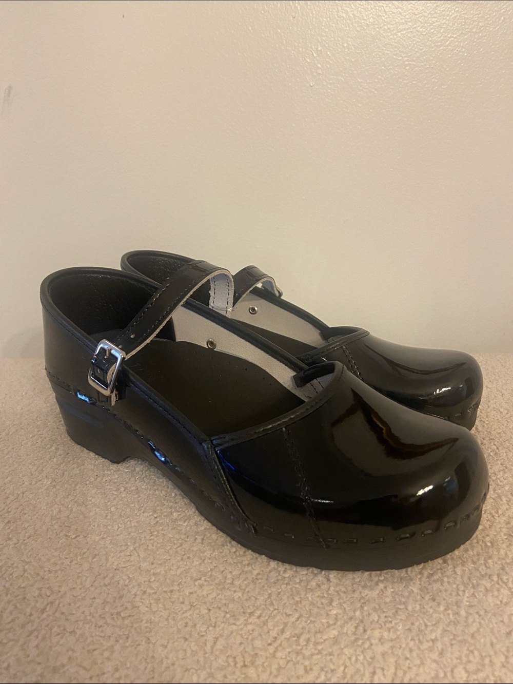 KLÄGN Swedish Comfort Mary Jane Clogs Black Patent Leather size 40 us 9